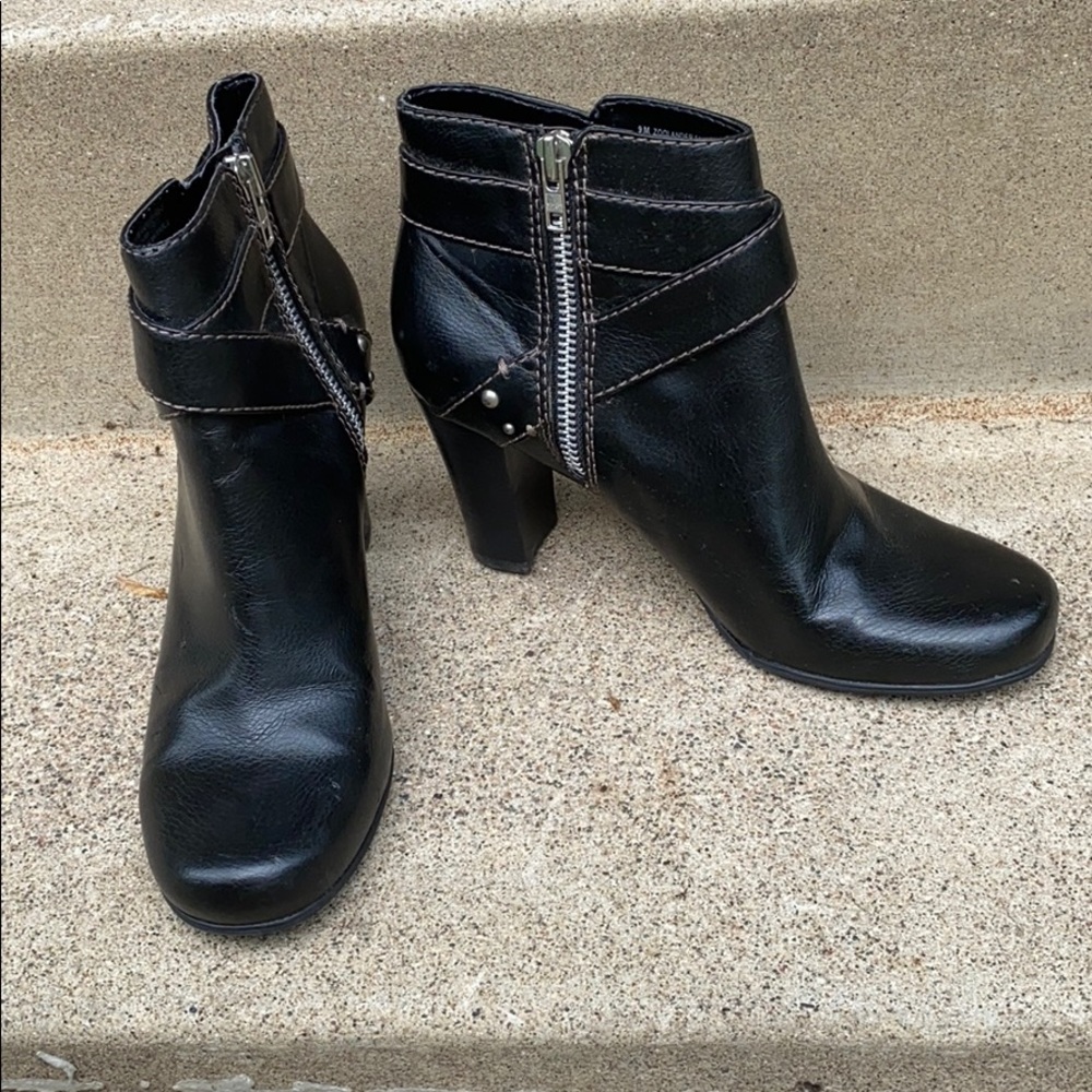 3/$20 Women’s Zoolander black ankle bootie, 9